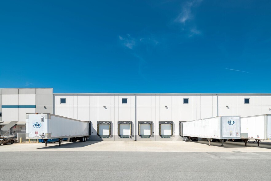 More Photos Of 6240 Columbia Park Rd, Hyattsville Warehouse For Lease