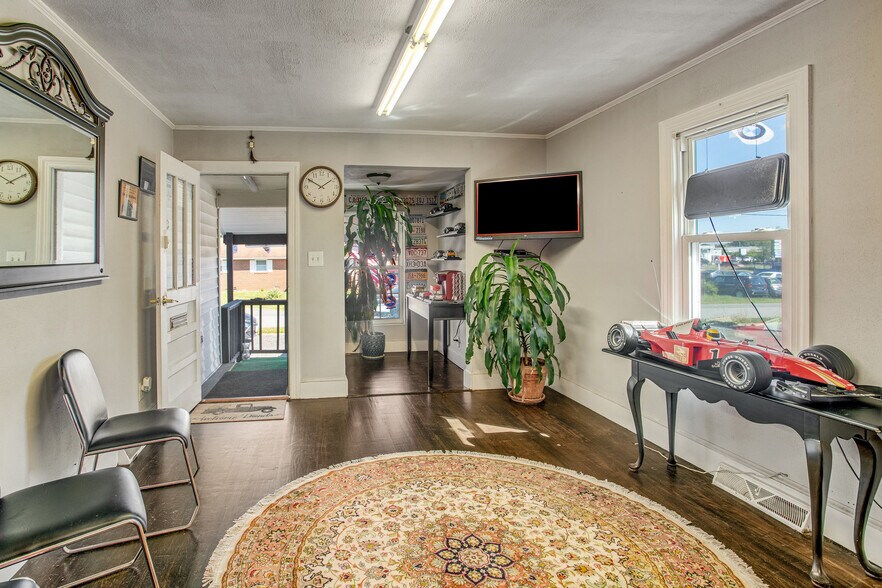 More Photos Of 103 Pegram Ln, Fredericksburg General Retail For Sale