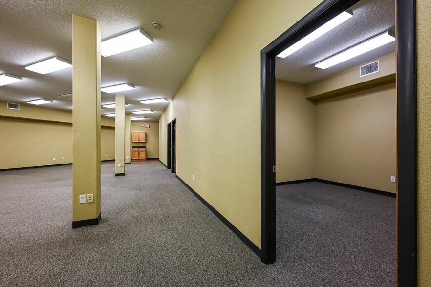 More Photos Of 7177-7201 S George Blvd, Sebring Medical For Lease