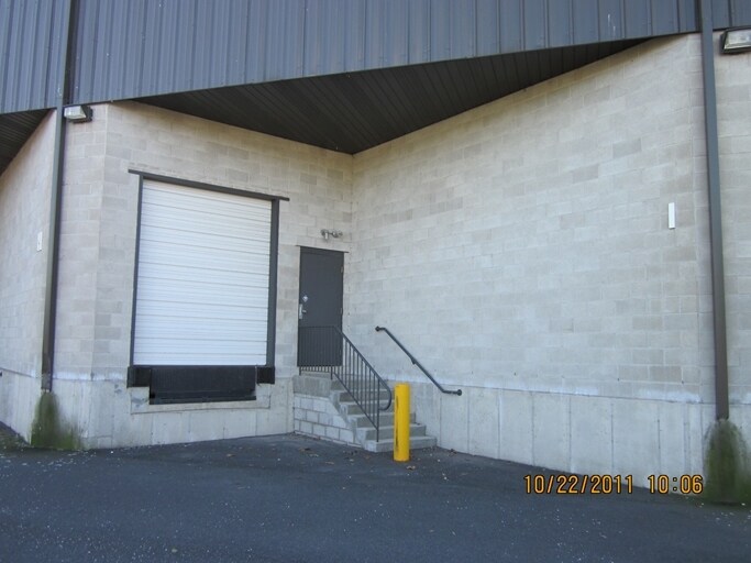 More Photos Of 200 Gates Rd, Little Ferry Warehouse For Lease