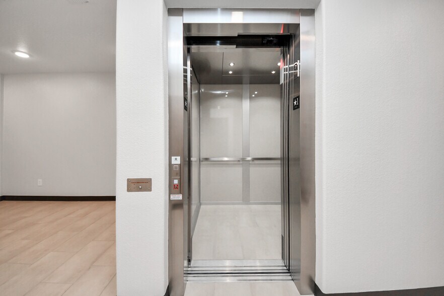 More Photos Of 6536 Greatwood Pky, Sugar Land Office For Sale