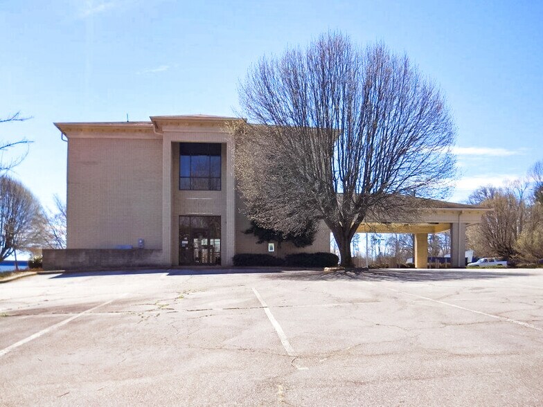 More Photos Of 202 Turner Dr, Reidsville Freestanding For Sale