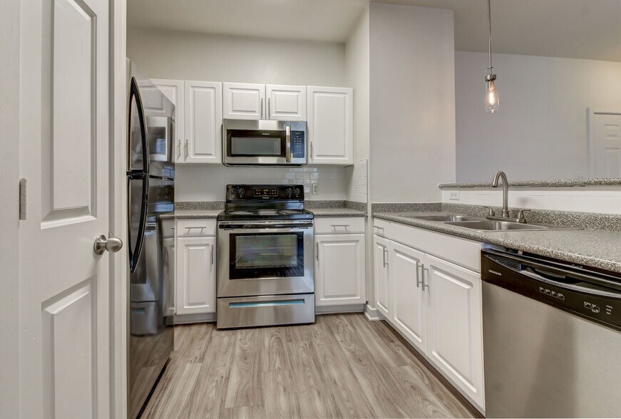 More Photos Of 1420 Annunciation St, New Orleans Apartments For Lease