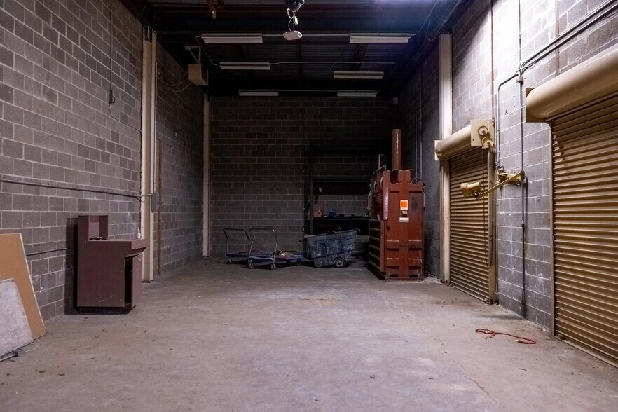 More Photos Of 2000 S Expressway 83, Harlingen Department Store For Lease