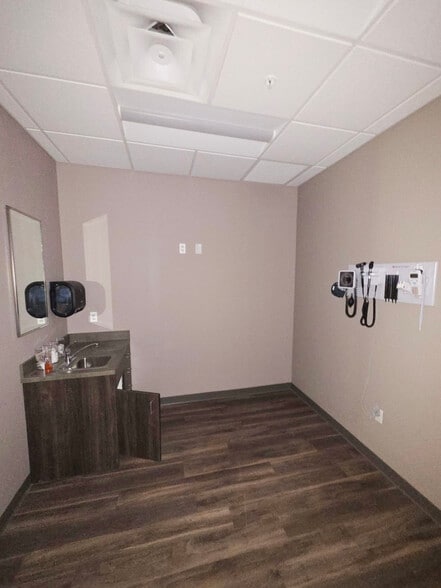 More Photos Of 780 S Weber Rd, Romeoville Freestanding For Sale