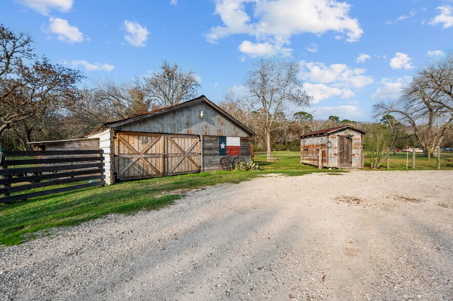 More Photos Of 4319 N FM 565 Rd, Mont Belvieu Coworking Space