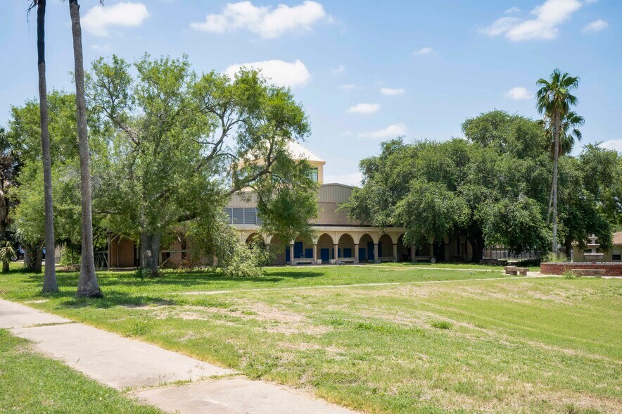 More Photos Of 1214 S Bridge Ave, Weslaco Schools For Sale