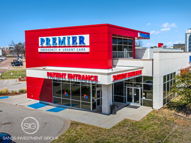 Primary Photo Of 221 n Interstate 35 Frontage Rd, Waco Hospital For Sale