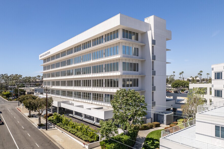 More Photos Of 361 Hospital Rd, Newport Beach Medical For Lease