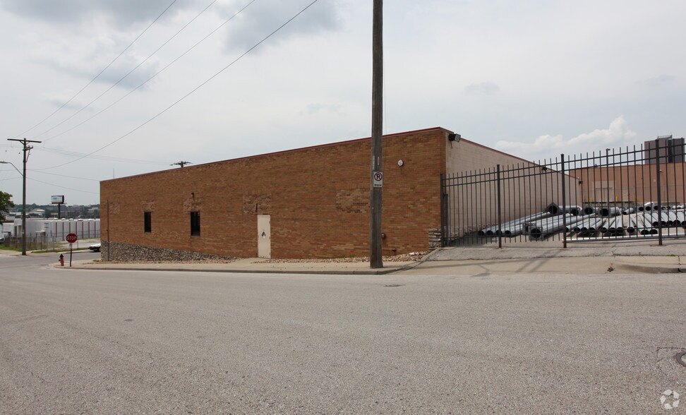 More Photos Of 1120 E 13th St, Kansas City Warehouse For Lease