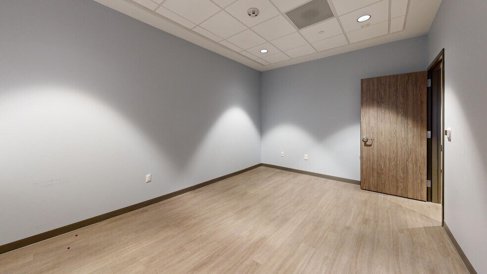 More Photos Of 5901 W Waco Dr, Waco Medical For Sale