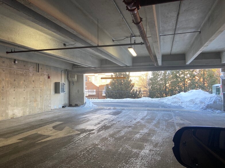 More Photos Of 3950 University Dr, Fairfax Office For Lease