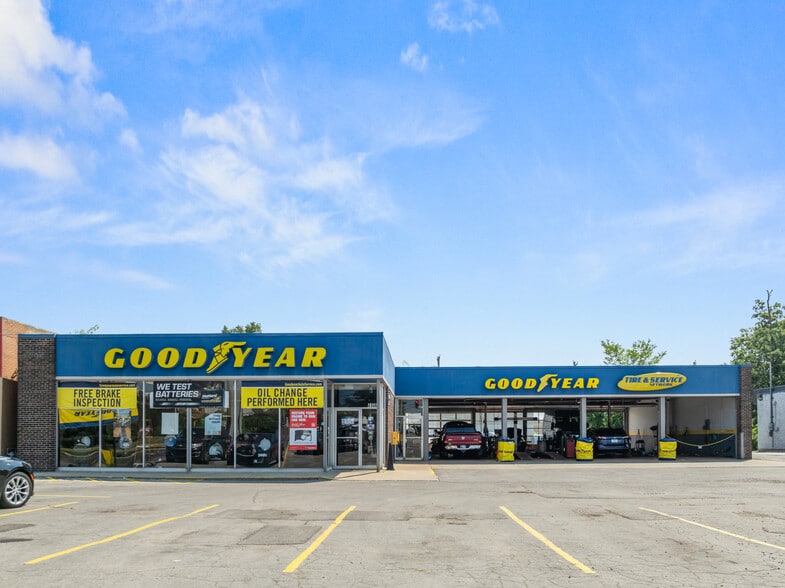 Primary Photo Of 4106 Coldwater Rd, Fort Wayne Auto Repair For Sale