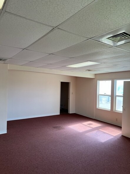 More Photos Of 1725-1731 W 16th St, Merced Warehouse For Lease