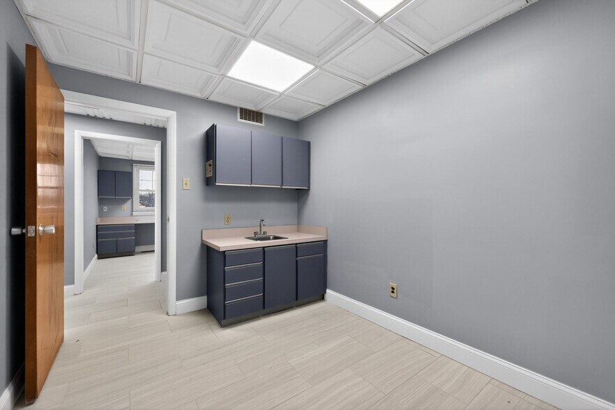 More Photos Of 1701 Wynwood Dr, Cinnaminson Medical For Sale