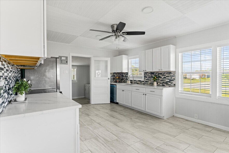 More Photos Of 115 Byers Dr, Port O Connor Trailer Camper Park For Sale