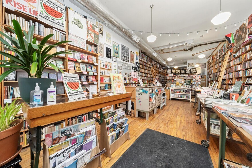 More Photos Of 1102 W 18th St., Chicago Apartments For Lease