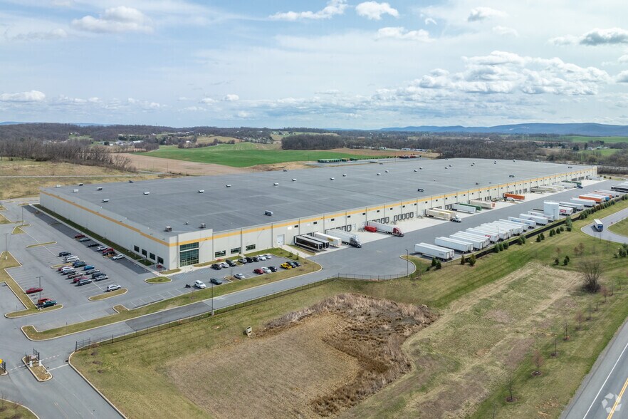 More Photos Of 801 Centerville Rd, Newville Distribution For Lease