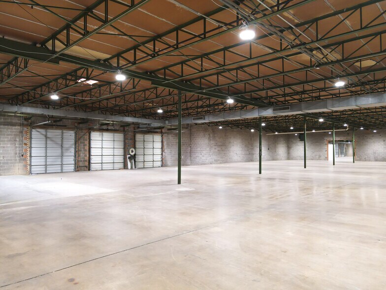 More Photos Of 845 Regal Row, Dallas Warehouse For Lease