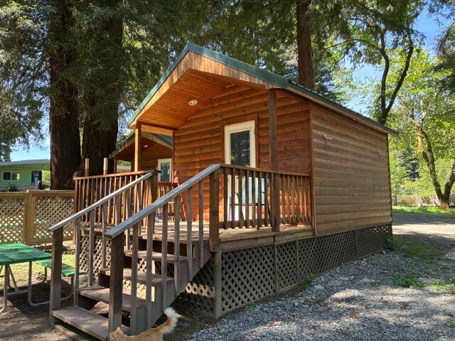 More Photos Of 4112 Redwood Dr, Redway Hotel For Sale