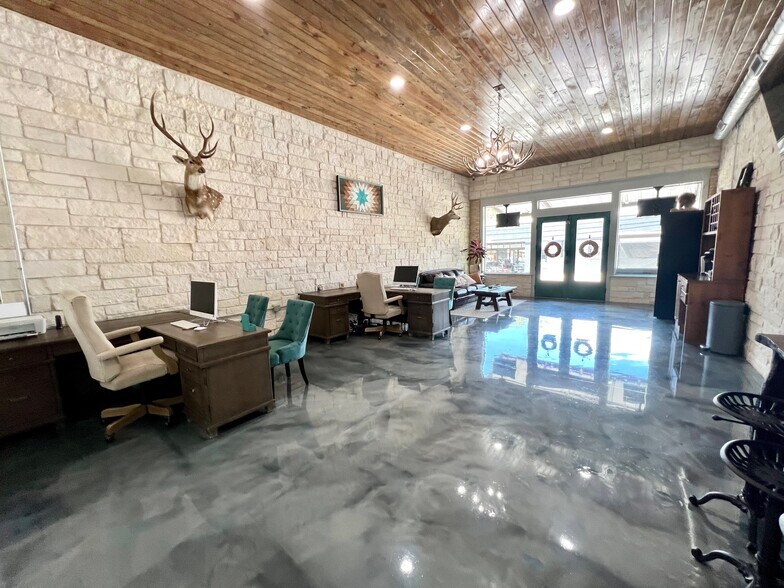 More Photos Of 104 E Main St, Johnson City Loft Creative Space For Lease