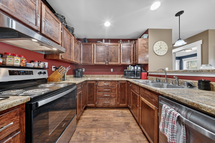 More Photos Of 615 S 2nd St, Central City Specialty For Sale