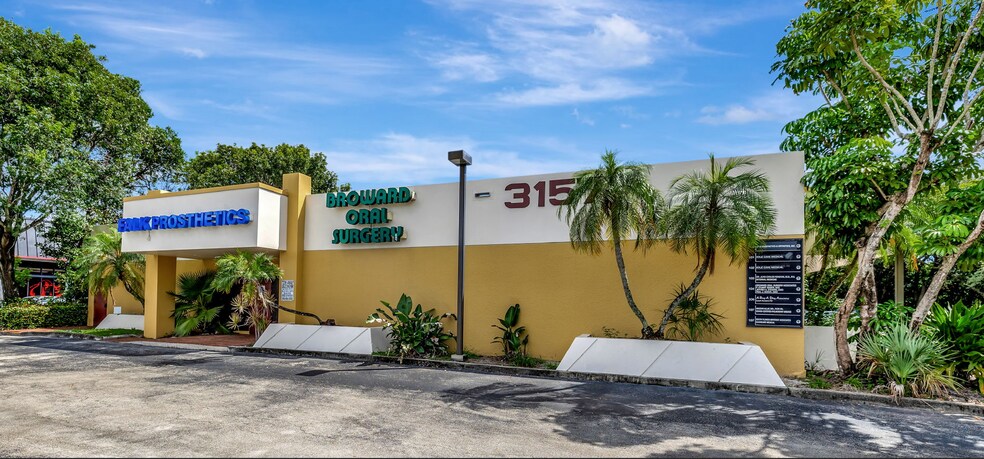 Primary Photo Of 3157 N University Dr, Davie Medical For Lease