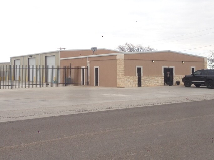 More Photos Of 303 E County Road 120, Midland Warehouse For Sale
