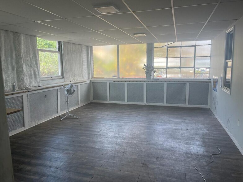 More Photos Of 365 Coit St, Irvington Industrial For Sale