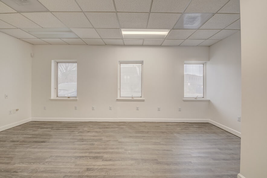 More Photos Of 4609 Pinecrest Office Park Dr, Alexandria Medical For Sale