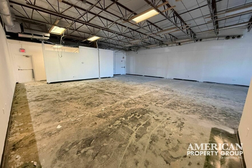 More Photos Of 901-945 10th St E, Palmetto General Retail For Lease