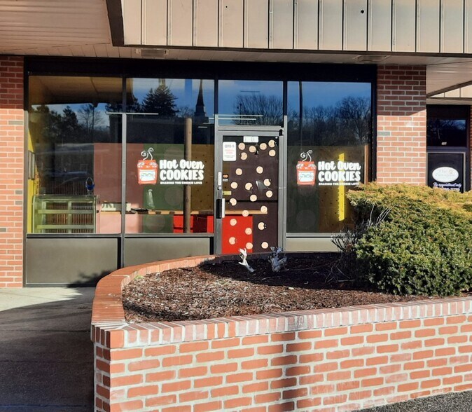 Primary Photo Of 1201-1225 Parker St, Springfield Storefront For Lease