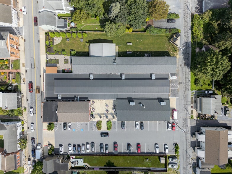 More Photos Of 51 N Main St, Manheim General Retail For Sale