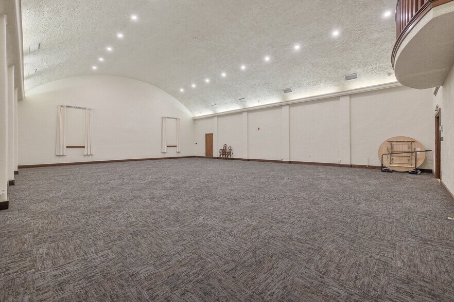 More Photos Of 128 S E St, Exeter Storefront For Sale