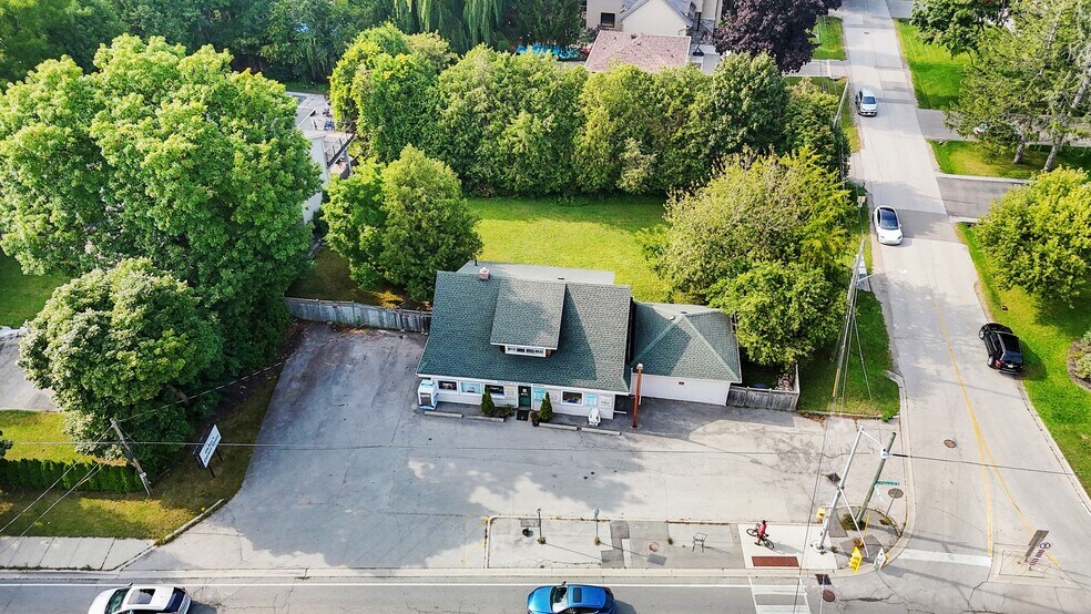 More Photos Of 509 Lakeshore Rd W, Oakville General Retail For Sale