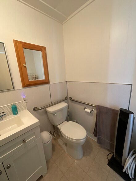 More Photos Of 8356 Silver Creek Dr, Show Low Office For Sale