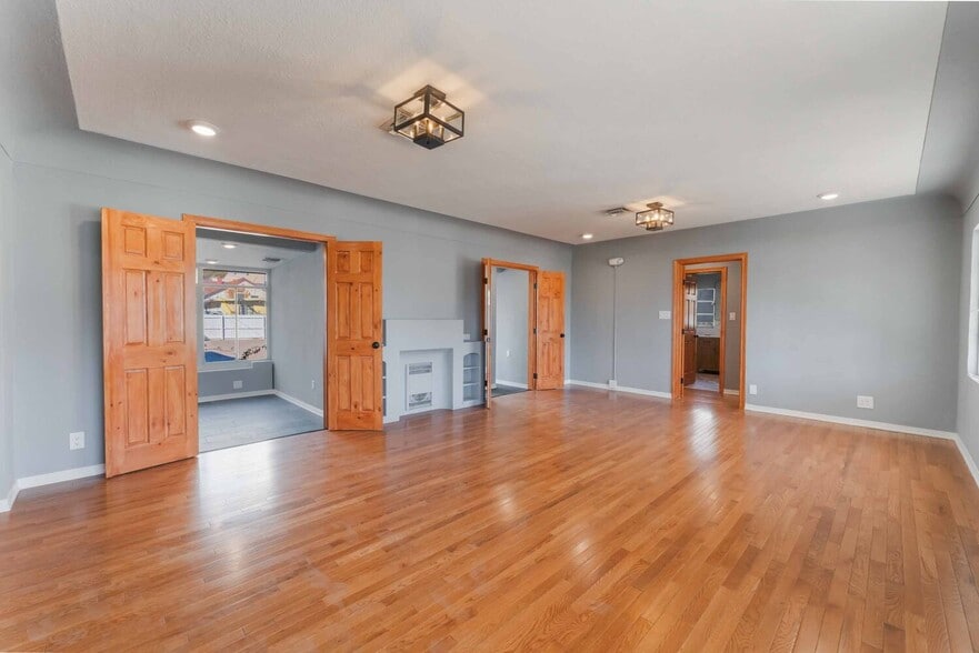 More Photos Of 430 S 7th St, Las Vegas Office For Sale