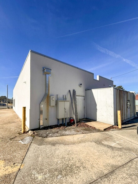 More Photos Of 904 Big Bethel Rd, Hampton Fast Food For Lease