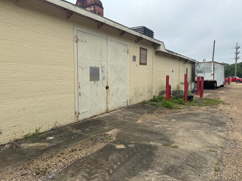 More Photos Of 1002 Douglas Ave, Opp Manufacturing For Lease
