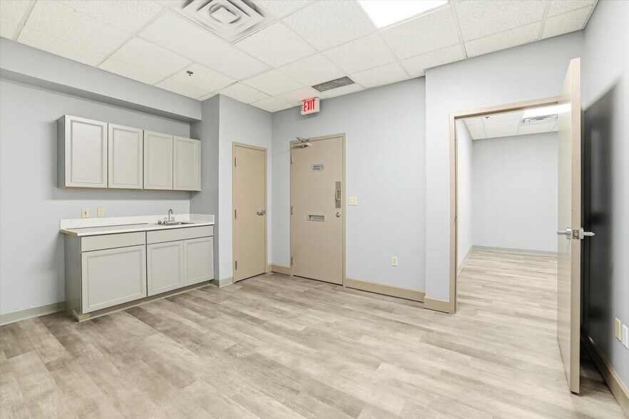 More Photos Of 2252 Killearn Center Blvd, Tallahassee Office For Lease