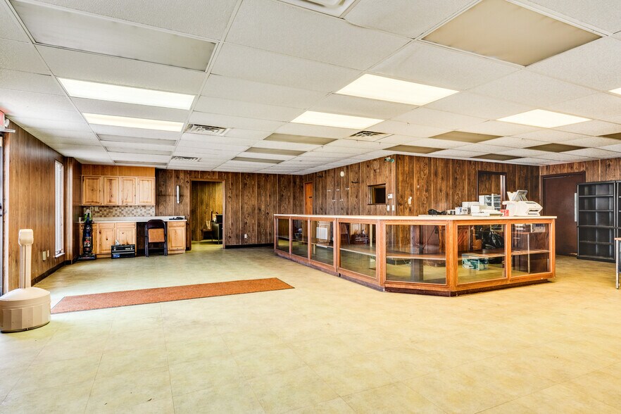 More Photos Of 6322 E Highway 332, Freeport Warehouse For Sale