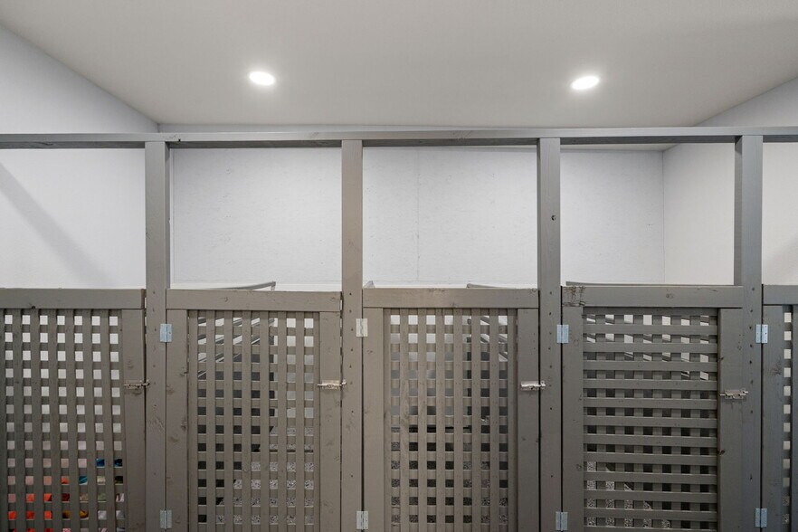 More Photos Of 6603 N Florida Ave, Tampa Veterinarian Kennel For Lease