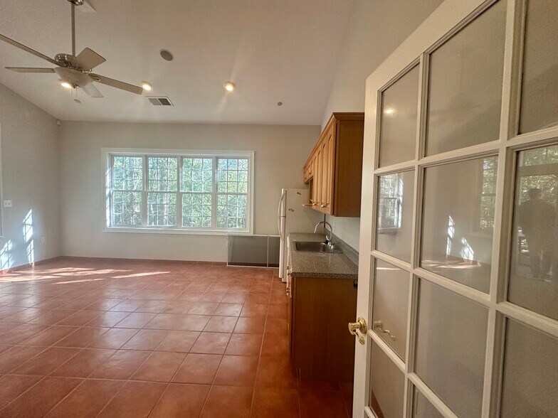 More Photos Of 10425 Old Alabama Connector Rd, Alpharetta Office For Lease