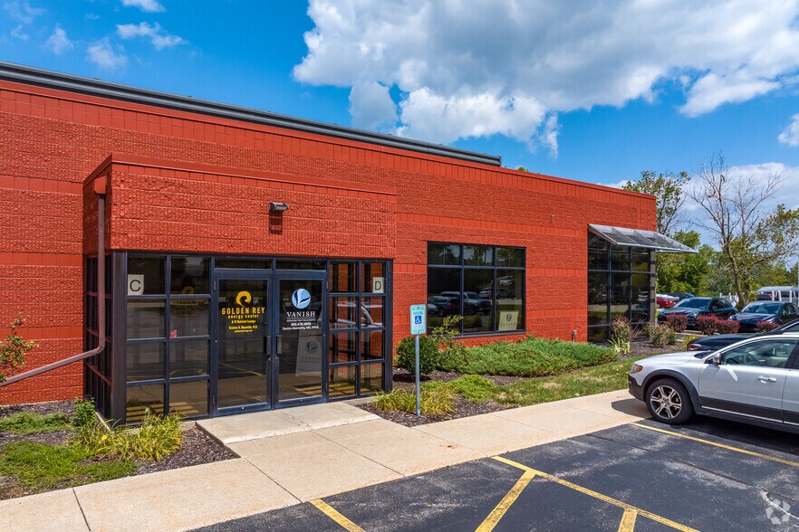 More Photos Of 1930 W Bluemound Rd, Waukesha Medical For Lease