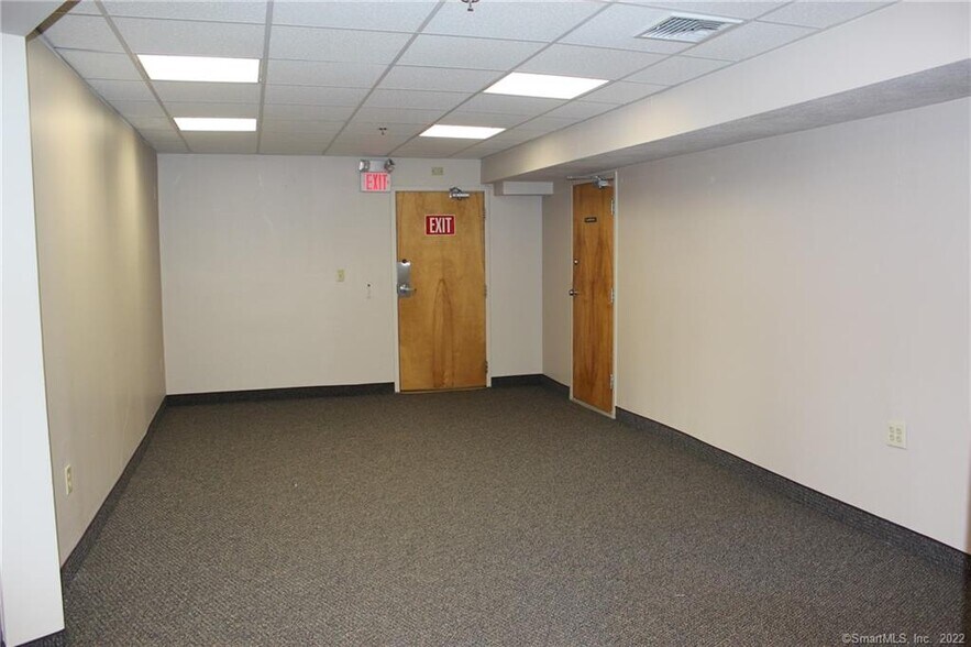 More Photos Of 987-1003 Main St, East Hartford Storefront Retail Office For Lease