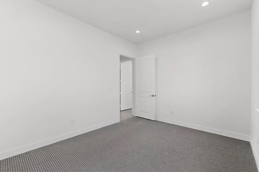 More Photos Of 3951 Alma Rd, McKinney Office For Lease