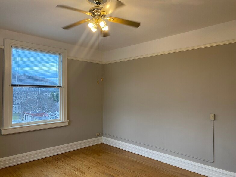 More Photos Of 306 W Main St, Frankfort Coworking Space