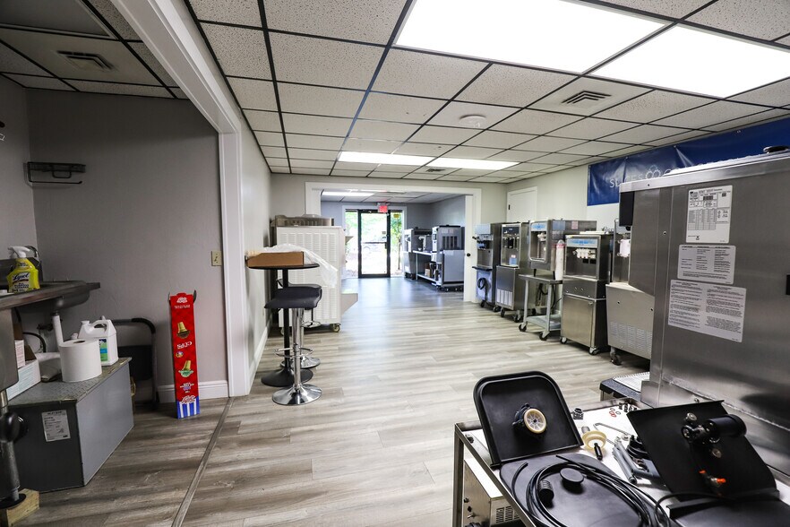 More Photos Of 2300 NW 71st Pl, Gainesville Warehouse For Lease