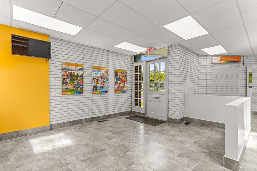 More Photos Of 18120 Mack Ave, Grosse Pointe Storefront Retail Office For Sale