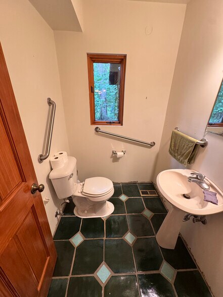 More Photos Of 401 Gilkey Ridge Rd, Shade Winery Vineyard For Sale